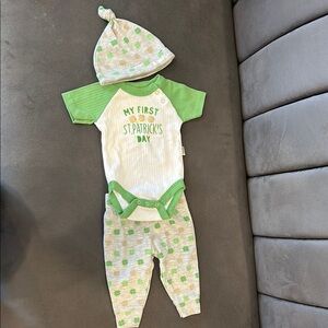 Tahari Green and White Baby Outfit